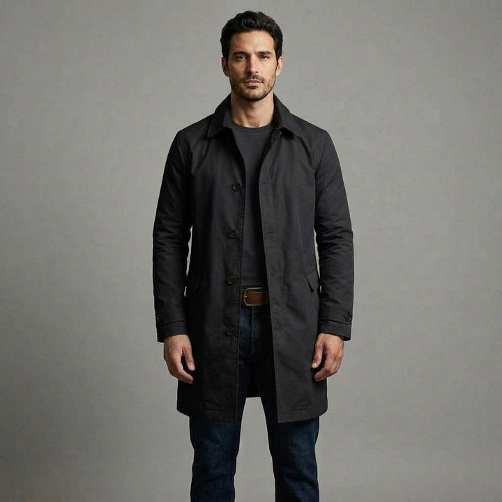 Everett Mac Coat in black, full length